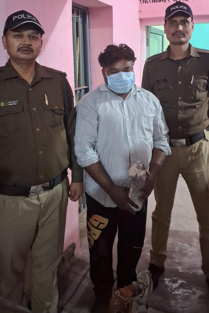 नशे के खिलाफ पुलिस का एक्शन, 125 पाउच अवैध शराब के साथ युवक गिरफ्तार।