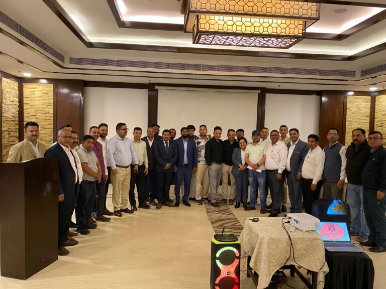 कॉर्बेट क्षेत्र में कॉमर्शियल गैस सिलेंडर की किल्लत, होटल-रिसॉर्ट संचालकों ने प्रशासन को सौंपा ज्ञापन।