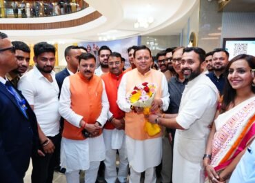 सीएम पुष्कर सिंह धामी ने देखी ‘द केरला स्टोरी 2’, कहा— जागरूकता का सशक्त माध्यम।