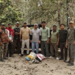 ईको टूरिज्म जोन फांटो में चला स्वच्छता अभियान, गाइडों ने मिलकर जंगल से हटाया कूड़ा-कचरा।