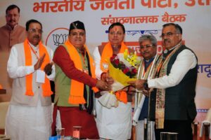 खटीमा दौरे पर सीएम धामी ने सुनी जनसमस्याएं, अधिकारियों को त्वरित समाधान के निर्देश।