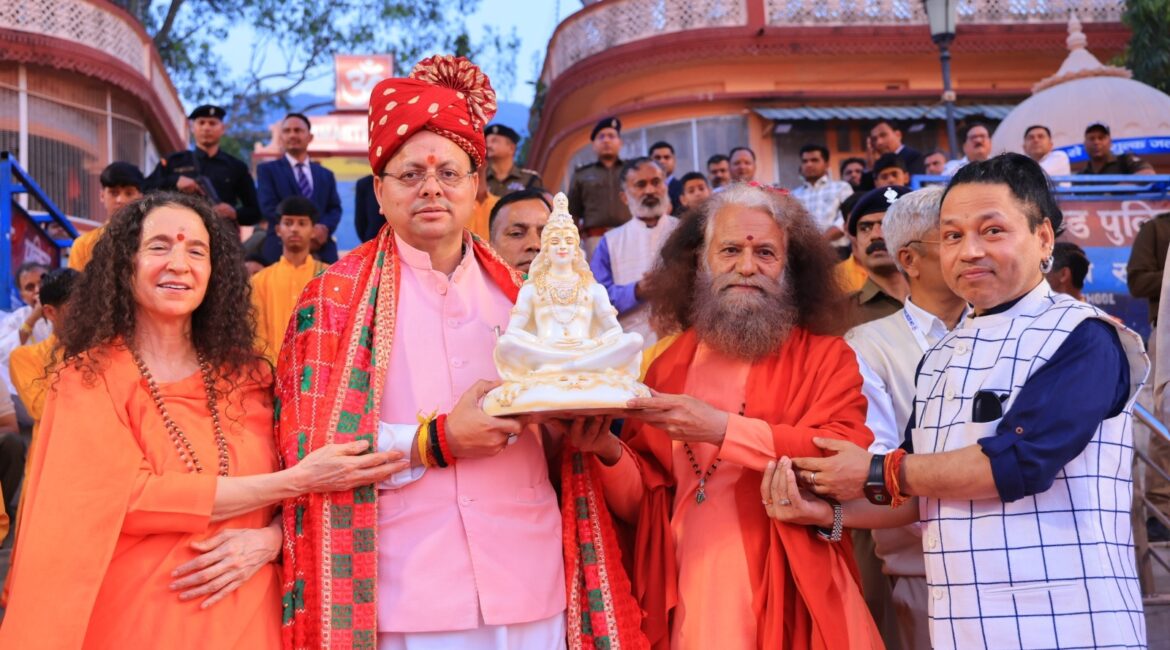 अंतर्राष्ट्रीय योग महोत्सव में शामिल हुए Pushkar Singh Dhami, योग को बताया विश्व शांति का सार्वभौमिक विज्ञान।