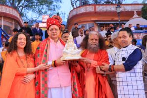 अंतर्राष्ट्रीय योग महोत्सव में शामिल हुए Pushkar Singh Dhami, योग को बताया विश्व शांति का सार्वभौमिक विज्ञान।