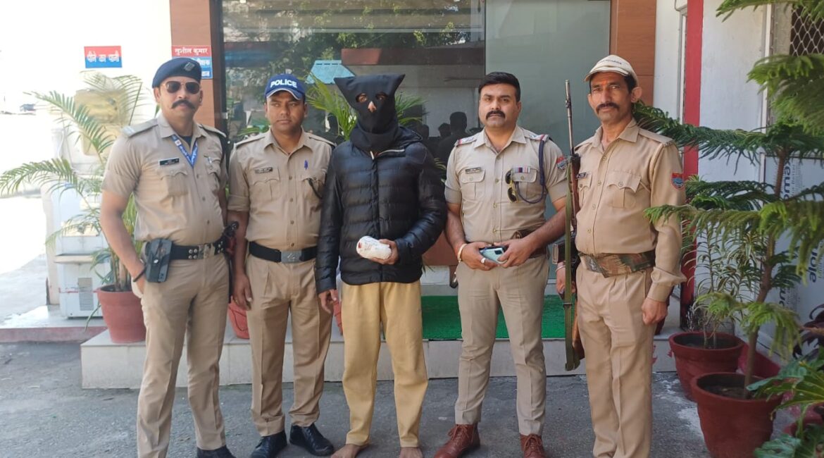 रामनगर पुलिस की बड़ी कार्रवाई: 317 ग्राम चरस के साथ युवक गिरफ्तार, वाहन भी सीज।