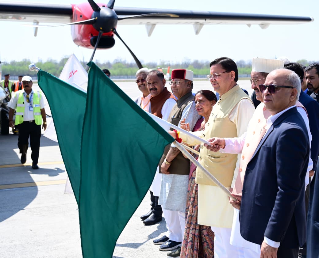 मुख्यमंत्री ने किया देहरादून-पिथौरागढ़ विमान सेवा का शुभारंभ।