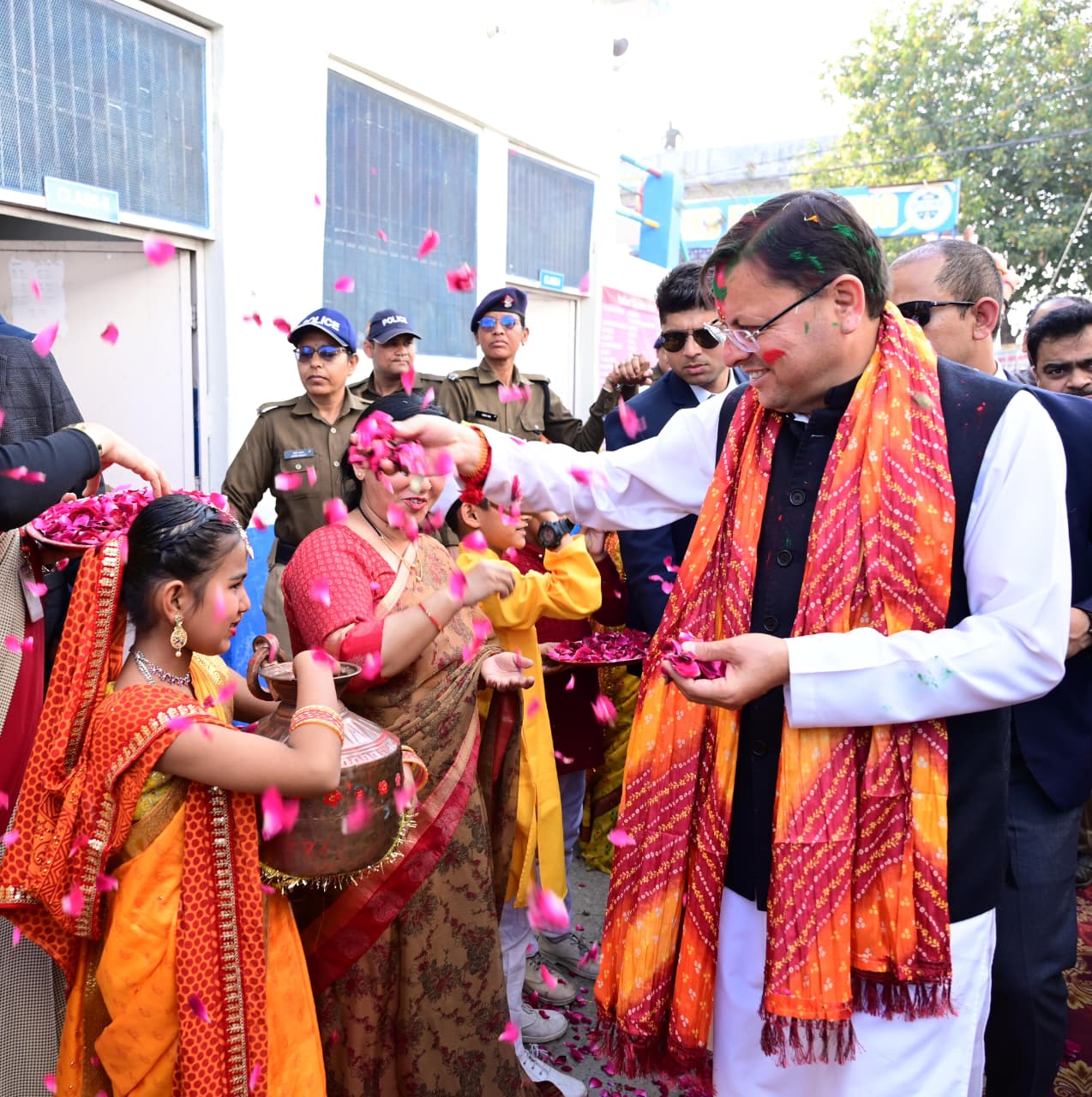 दियूरी, खटीमा में होली मिलन समारोह में शामिल हुए मुख्यमंत्री।