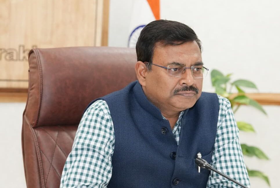 एलपीजी आपूर्ति पर सरकार अलर्ट, कालाबाजारी करने वालों पर सख्त कार्रवाई के निर्देश।