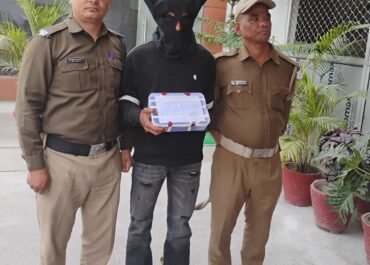 घर में घुसकर जानलेवा हमला करने वाला आरोपी गिरफ्तार, अवैध तमंचा बरामद।