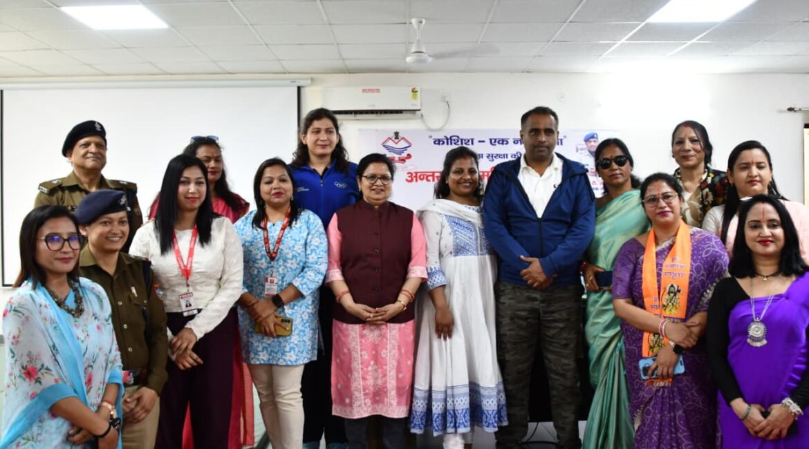 अंतरराष्ट्रीय महिला दिवस पर ‘सेल्फ डिफेंस’ कार्यशाला, SSP नैनीताल ने दिया सशक्तिकरण का संदेश।