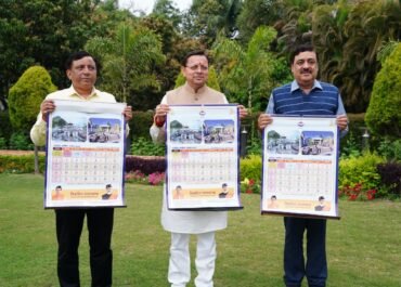 सनातन परंपरा को सहेजने की पहल: CM धामी ने पंचांग कैलेंडर का किया भव्य विमोचन।
