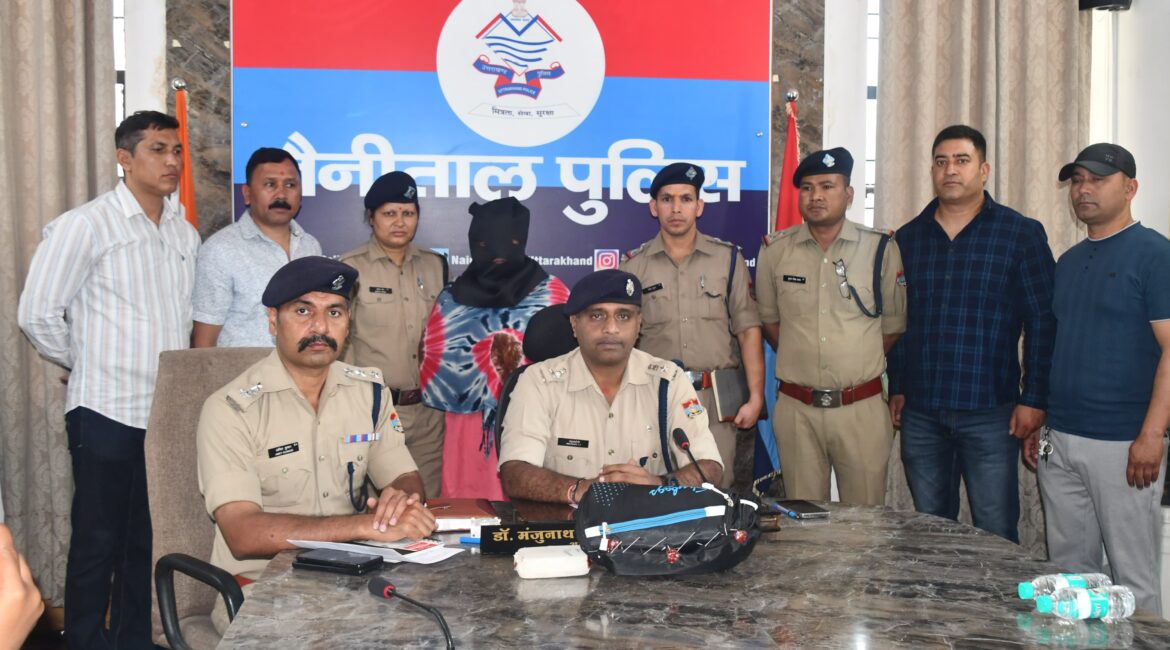 मुख्यमंत्री उत्तराखंड के "ड्रग्स फ्री देवभूमि मिशन" के सपने को साकार करते डॉ0 मंजूनाथ टीसी, एसओजी व हल्द्वानी पुलिस की बड़ी कामयाबी, 60 लाख की 203 ग्राम स्मैक के साथ महिला तस्कर दबोची,  SSP ने टीम को किया सम्मानित “नशे के सौदागरों का अब होगा पूरा सफाया”