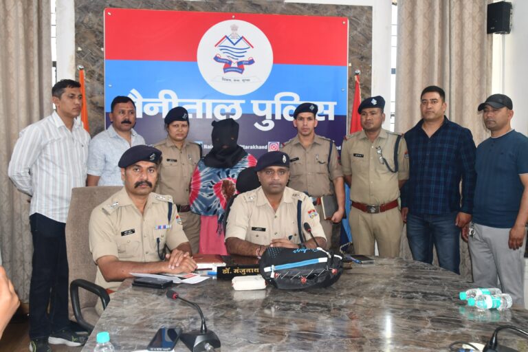 मुख्यमंत्री उत्तराखंड के "ड्रग्स फ्री देवभूमि मिशन" के सपने को साकार करते डॉ0 मंजूनाथ टीसी, एसओजी व हल्द्वानी पुलिस की बड़ी कामयाबी, 60 लाख की 203 ग्राम स्मैक के साथ महिला तस्कर दबोची,  SSP ने टीम को किया सम्मानित “नशे के सौदागरों का अब होगा पूरा सफाया”