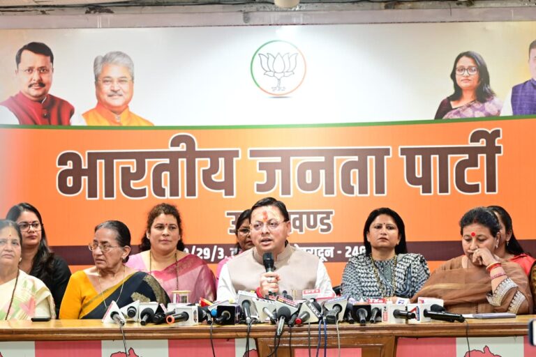 नारी शक्ति वंदन अधिनियम पर सीएम धामी का विपक्ष पर तीखा प्रहार, मातृशक्ति से जवाब की चेतावनी।