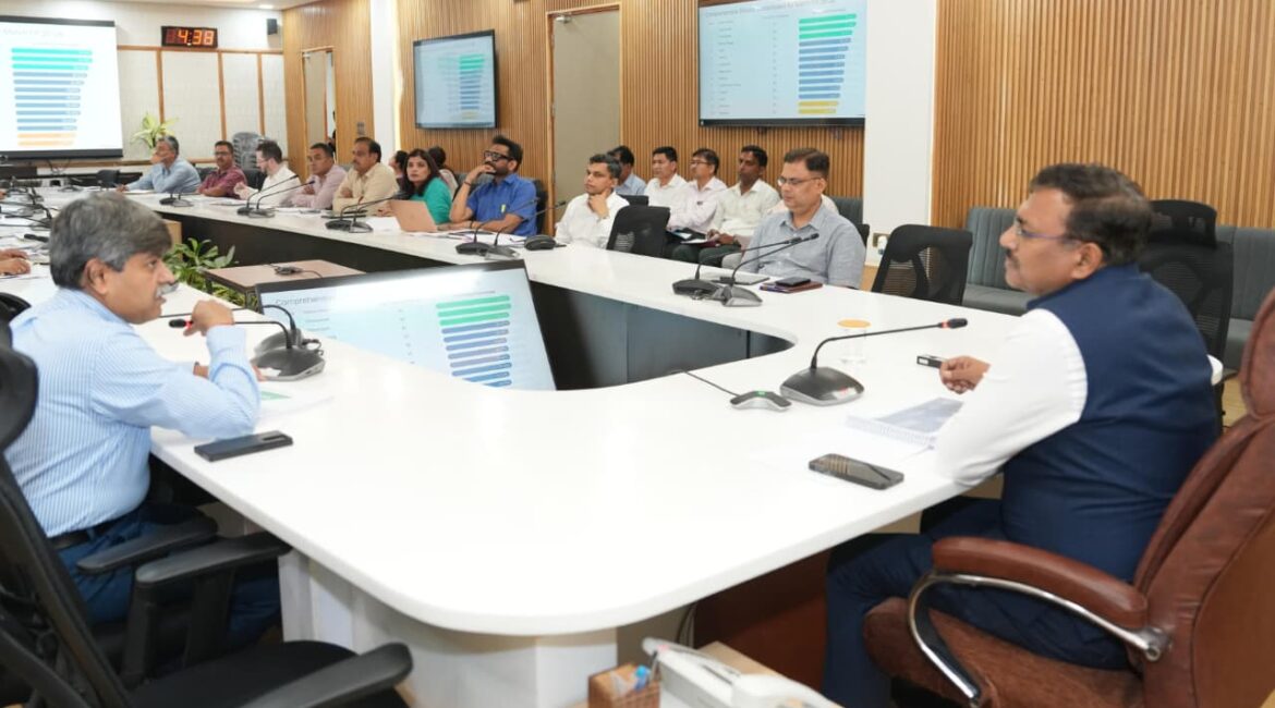 मुख्य सचिव का सख्त निर्देश: 1 माह में तय हों 25 बिंदु कार्यक्रम के लक्ष्य।