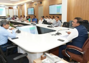 मुख्य सचिव का सख्त निर्देश: 1 माह में तय हों 25 बिंदु कार्यक्रम के लक्ष्य।