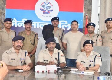 चोरी की वारदातों से दहला था इलाका, अंतर्राज्यीय चोर गिरफ्तार, लाखों के जेवर बरामद।