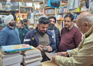 “किताबों के नाम पर लूट! DM के छापे से स्कूलों में मचा डर”