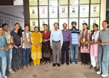 रामनगर कॉलेज में सृजनात्मकता की झलक, प्रतियोगिता में बढ़-चढ़कर भागीदारी।