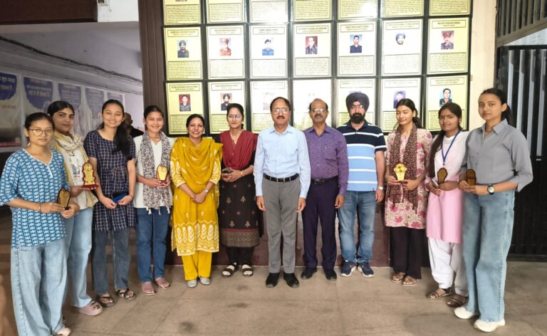 रामनगर कॉलेज में सृजनात्मकता की झलक, प्रतियोगिता में बढ़-चढ़कर भागीदारी।