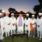 बैसाखी पर सीएम पुष्कर सिंह धामी से सिख प्रतिनिधिमंडल की भेंट, सरोपा भेंट कर जताया आभार।