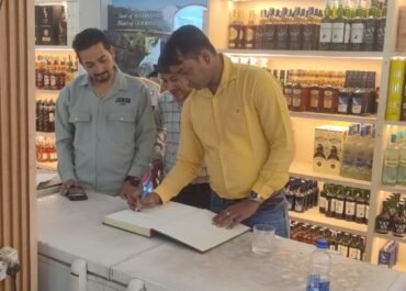हल्द्वानी में शराब दुकानों पर प्रशासन का शिकंजा, 12 दुकानों में मिली गड़बड़ी।