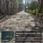 क्यारी रोड पर गड्ढों का राज, विकास के दावों की खुली पोल।