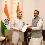 सांसद अजय भट्ट ने रेल मंत्री से की मुलाकात, क्षेत्रीय रेल समस्याओं को उठाया।