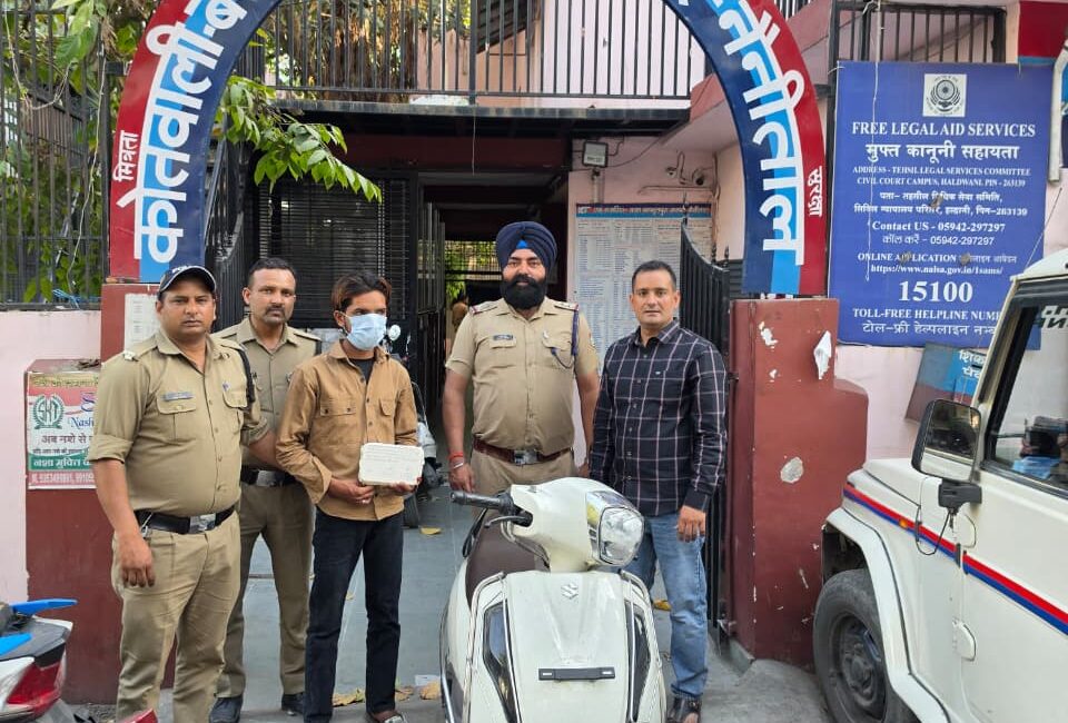 चेकिंग के दौरान खुला राज, स्कूटी सवार निकला स्मैक तस्कर।