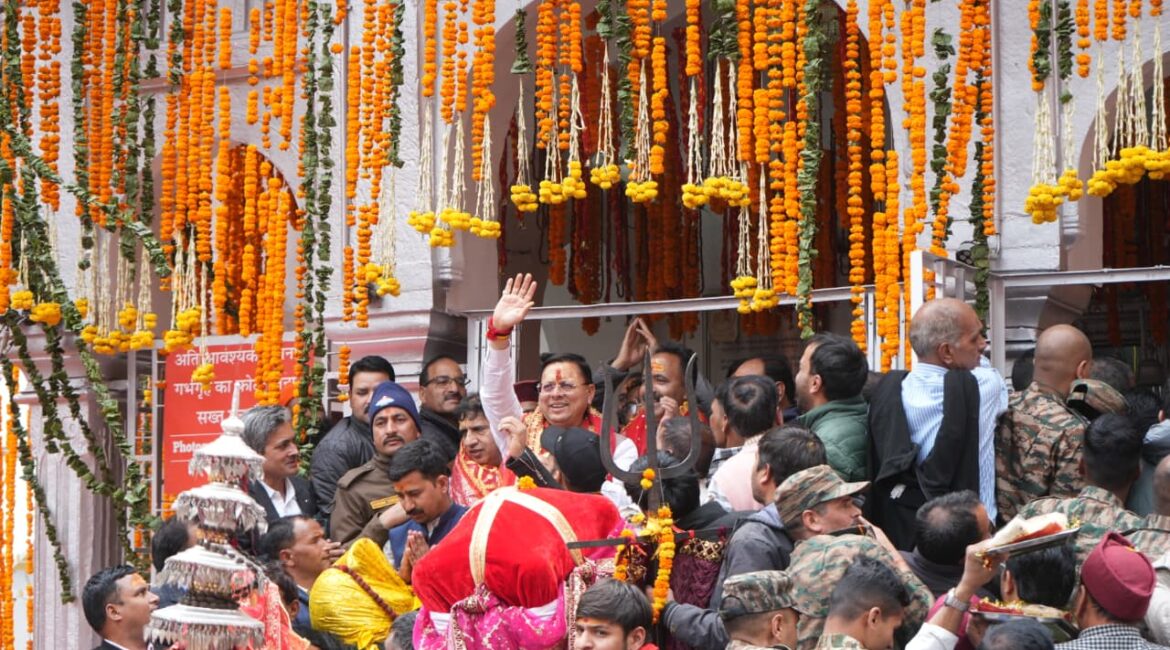 सीएम पुष्कर सिंह धामी ने गंगोत्री में की पूजा, चारधाम यात्रा का भव्य आगाज़।