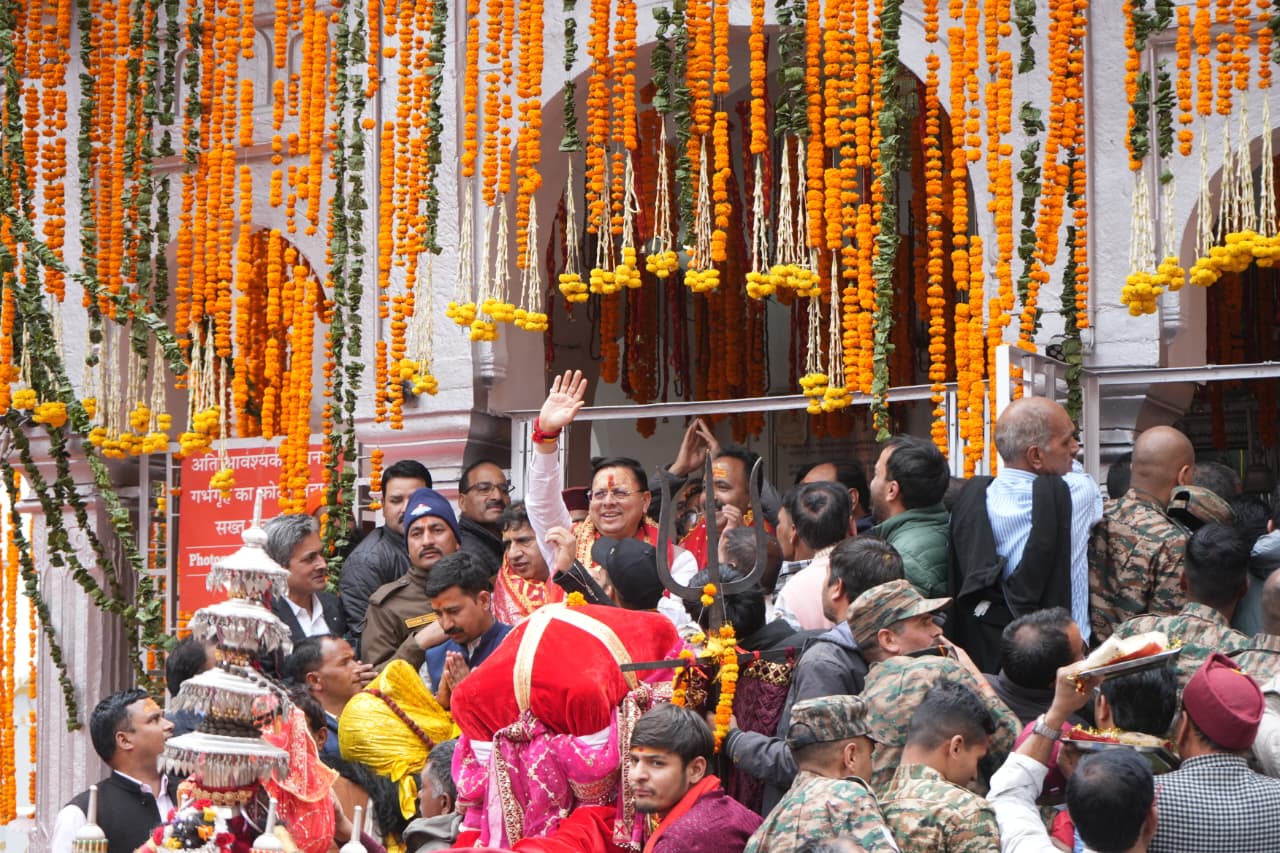 सीएम पुष्कर सिंह धामी ने गंगोत्री में की पूजा, चारधाम यात्रा का भव्य आगाज़।