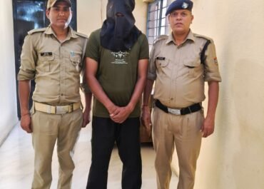 आर्मी की वर्दी में घूम रहा फर्जी “मेजर” गिरफ्तार, पुलिस की सतर्कता से खुला राज।