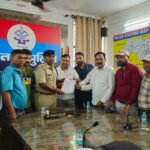 हल्द्वानी में कमल कफलटिया समेत सोशल मीडिया इन्फ्लुएंसर्स पर पत्रकारों का वार, छवि धूमिल करने वालों पर कार्यवाही की गुहार लेकर पत्रकारों ने SSP NAINITAL को दिया ज्ञापन,  SSP बोले— पत्रकारों की सुरक्षा-सम्मान सर्वोपरि, नहीं बख्शे जाएंगे दोषी, होगी कड़ी कार्यवाही।