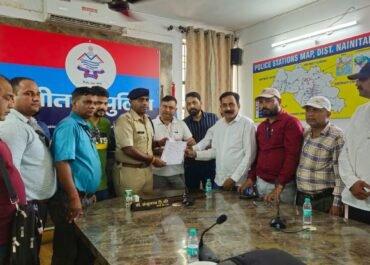 हल्द्वानी में कमल कफलटिया समेत सोशल मीडिया इन्फ्लुएंसर्स पर पत्रकारों का वार, छवि धूमिल करने वालों पर कार्यवाही की गुहार लेकर पत्रकारों ने SSP NAINITAL को दिया ज्ञापन,  SSP बोले— पत्रकारों की सुरक्षा-सम्मान सर्वोपरि, नहीं बख्शे जाएंगे दोषी, होगी कड़ी कार्यवाही।