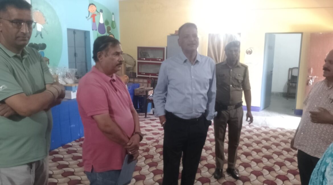 निरीक्षण में लापरवाही उजागर, 2 कर्मियों का वेतन रोका; BEO पर भी कार्रवाई के निर्देश।