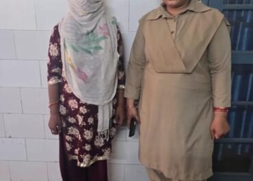 रिक्शे में सटकर महिलाओं के गले से मंगलसूत्र चोरी करने वाली शातिर महिला चोर गिरफ्तार, माल भी बरामद।
