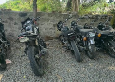 पहचान छुपाकर बाइक दौड़ाने वालों पर पुलिस का शिकंजा, 35 वाहन सीज।