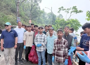 भीमताल में चला बृहद स्वच्छता अभियान, छात्रों-शिक्षकों संग प्रशासन ने दिखाई जिम्मेदारी