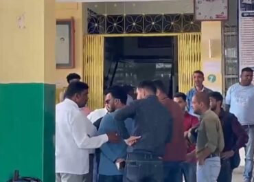 झुलसे कर्मचारी की मौत के बाद स्वास्थ्य व्यवस्था पर उठे सवाल, रेफरल प्रक्रिया जांच के घेरे में