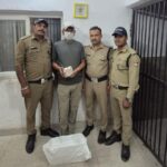 अवैध शराब पर पुलिस का शिकंजा, 68 टेट्रा पैक के साथ आरोपी गिरफ्तार।
