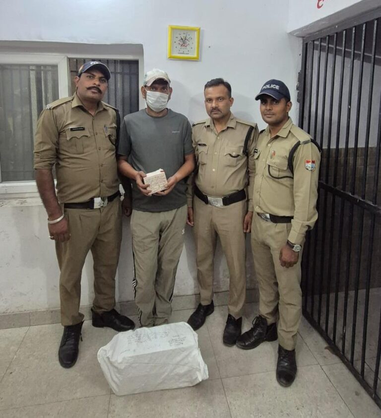 अवैध शराब पर पुलिस का शिकंजा, 68 टेट्रा पैक के साथ आरोपी गिरफ्तार।