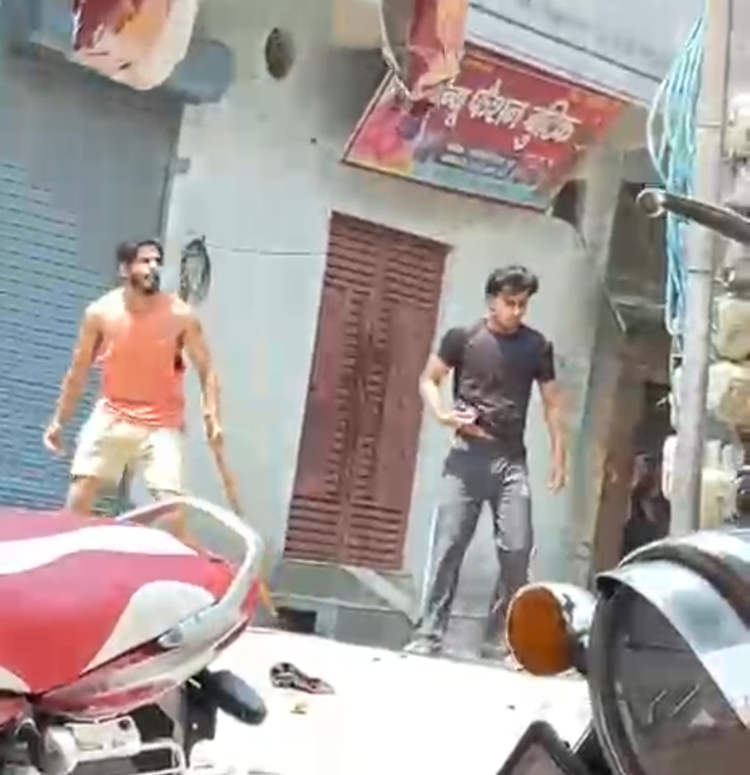 ज्वालापुर बना रणक्षेत्र! दो पक्षों में खूनी संघर्ष जैसे हालात।