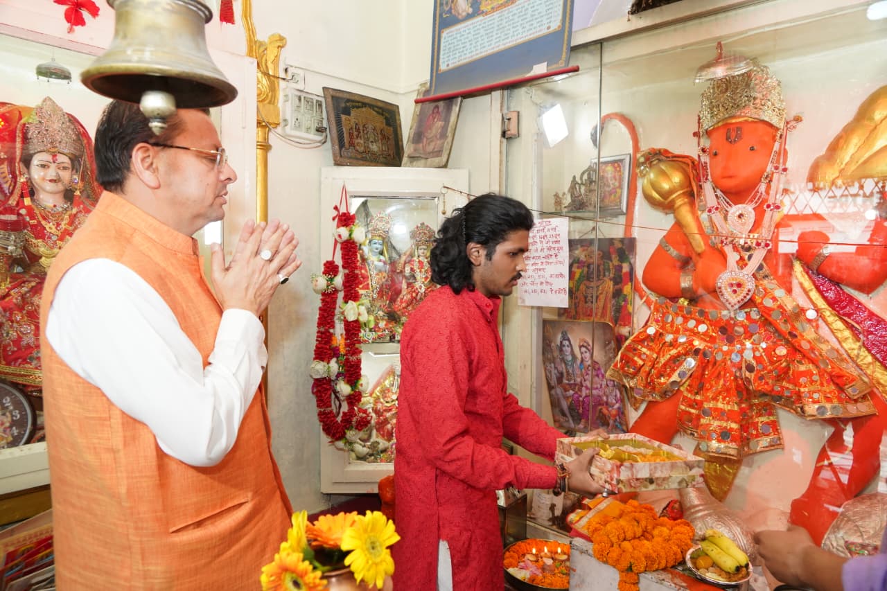 बजरंगबली की भक्ति में लीन सीएम धामी, प्रदेशवासियों के लिए मांगी सुख-समृद्धि