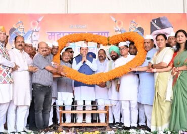 CM धामी ने मेधावी विद्यार्थियों को किया सम्मानित, नानकमत्ता में गूंजा महाराणा प्रताप का शौर्य