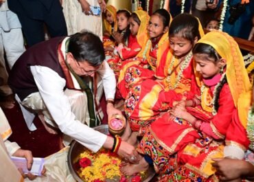 1100 कन्याओं के पूजन के साथ डोल आश्रम में गूंजा श्रीपीठम स्थापना महोत्सव, CM पुष्कर सिंह धामी रहे शामिल।