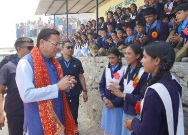 राजकीय इंटर कॉलेज में मुख्यमंत्री धामी का प्रेरणादायक संवाद, छात्रों में दिखा उत्साह