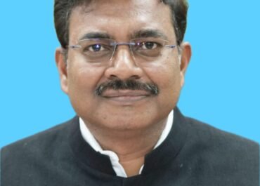 कार्यों में तेजी लाते हुए निर्धारित समयसीमा परियोजनाओं को पूर्ण किया जाए ..  मुख्य सचिव