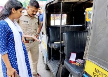 ऑटो में सफर कर रही महिला को लगा बड़ा झटका, बैग से उड़ गए सोने के जेवर।