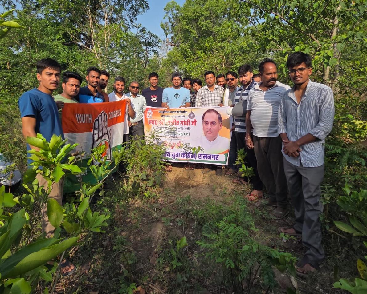 राजीव गांधी की पुण्यतिथि पर युवा कांग्रेस का सेवा अभियान, वृक्षारोपण और शरबत वितरण से दिया संदेश।