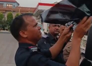 ऑपरेशन प्रहार” का असर: सड़कों पर उतरी पुलिस, ब्लैक फिल्म हटाई, शराब पीकर वाहन चलाने वालों पर शिकंजा।