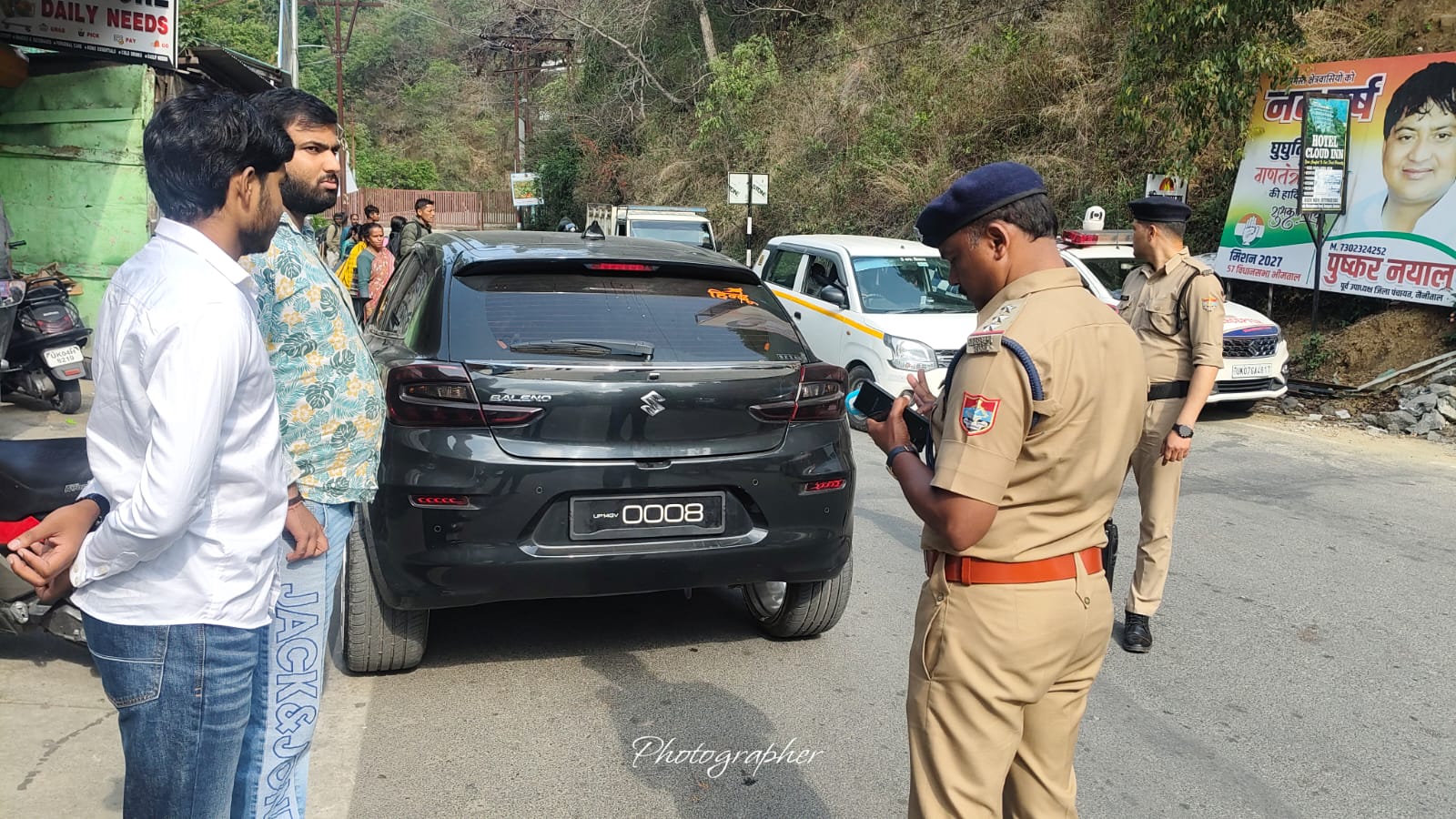 एसएसपी नैनीताल के निर्देश पर ट्रैफिक पुलिस का बड़ा अभियान, नियम तोड़ने वालों के काटे चालान।
